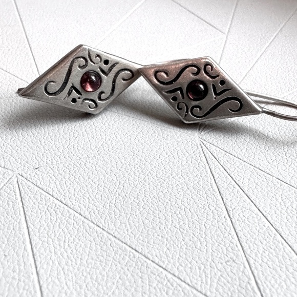 🔻Stunning .925 Sterling Silver and Ruby Art Deco Vintage Earrings Never Worn - Picture 2 of 10